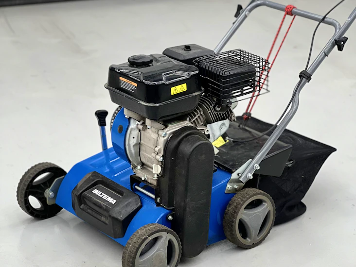 Kraftfull vertikalskärare, mossrivare - bensindriven