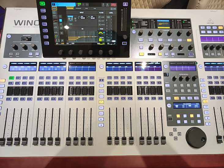 Behringer wing digital sound mixer/console