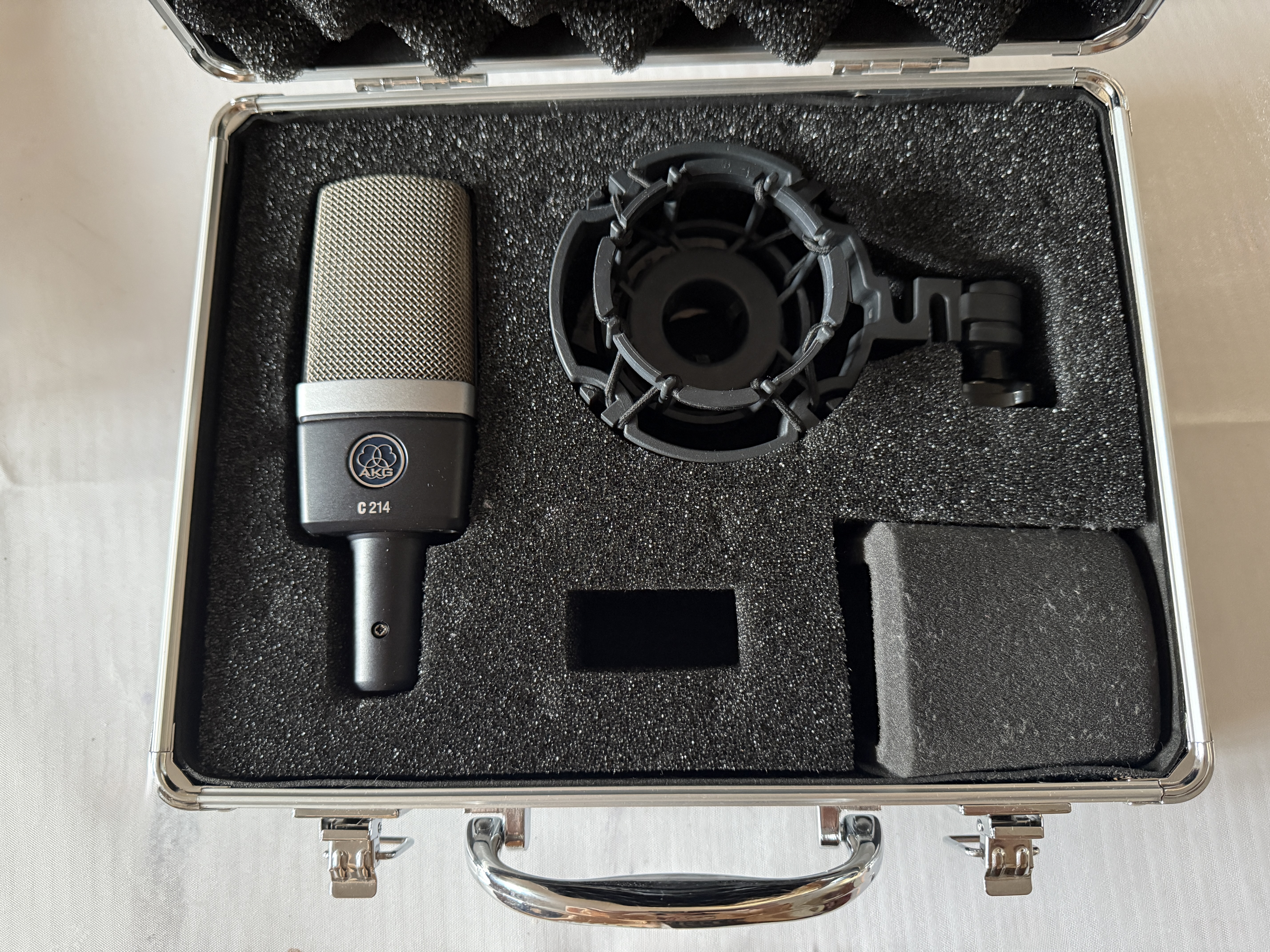 Akg c214