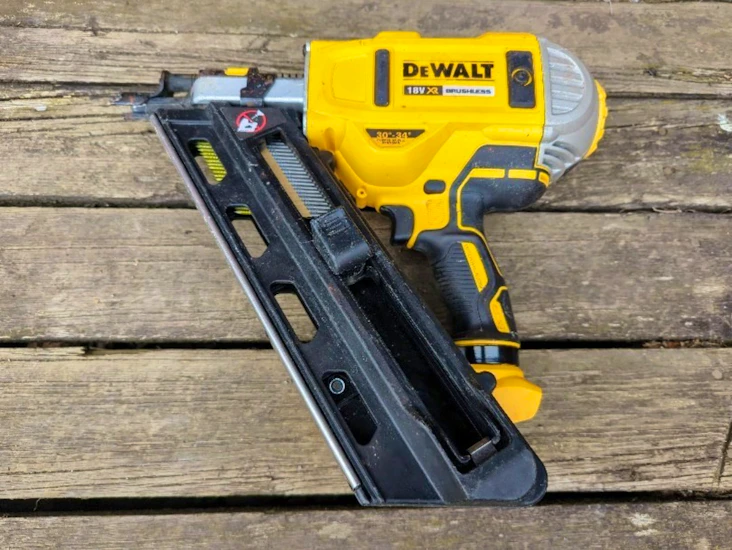 Dewalt dcn692 spikerpistol