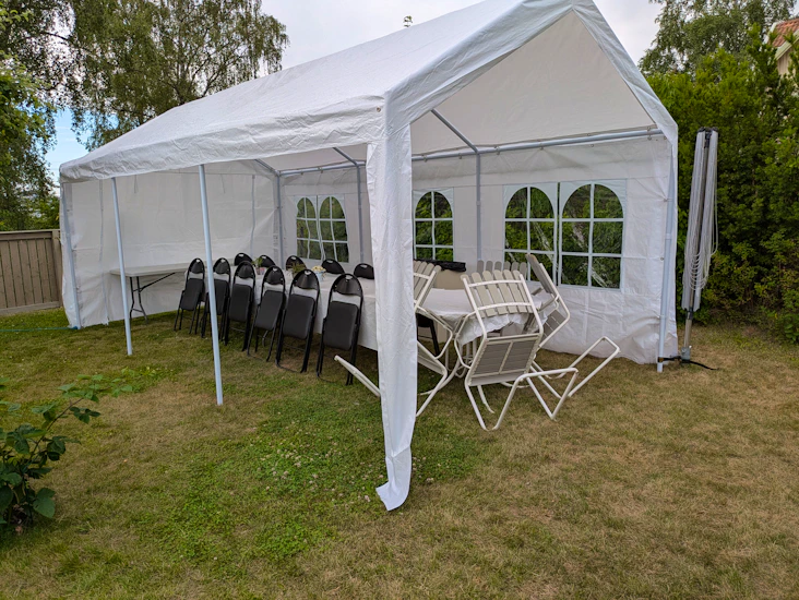 Partytält 3x6 med bord stolar (sollentuna)