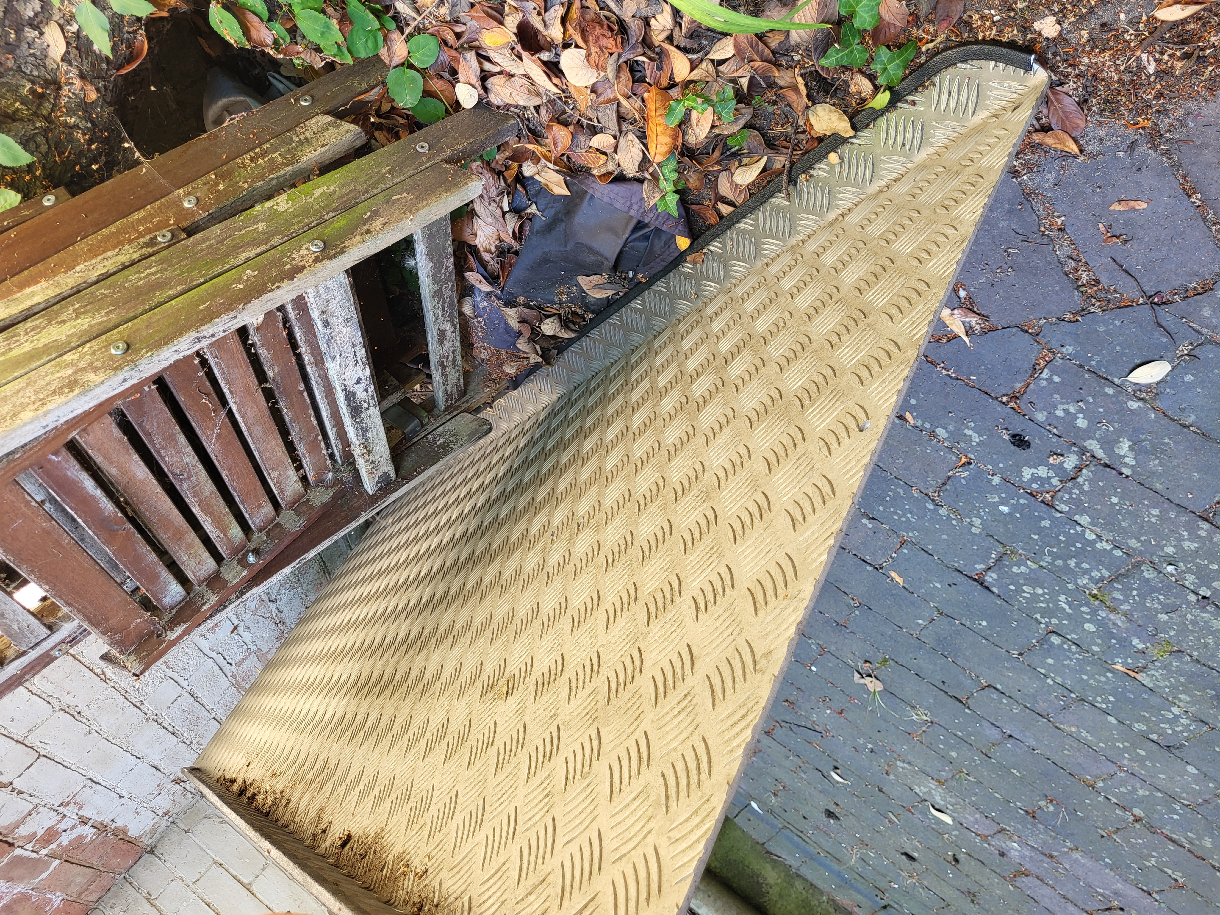 Heavy duty wheelchair ramp