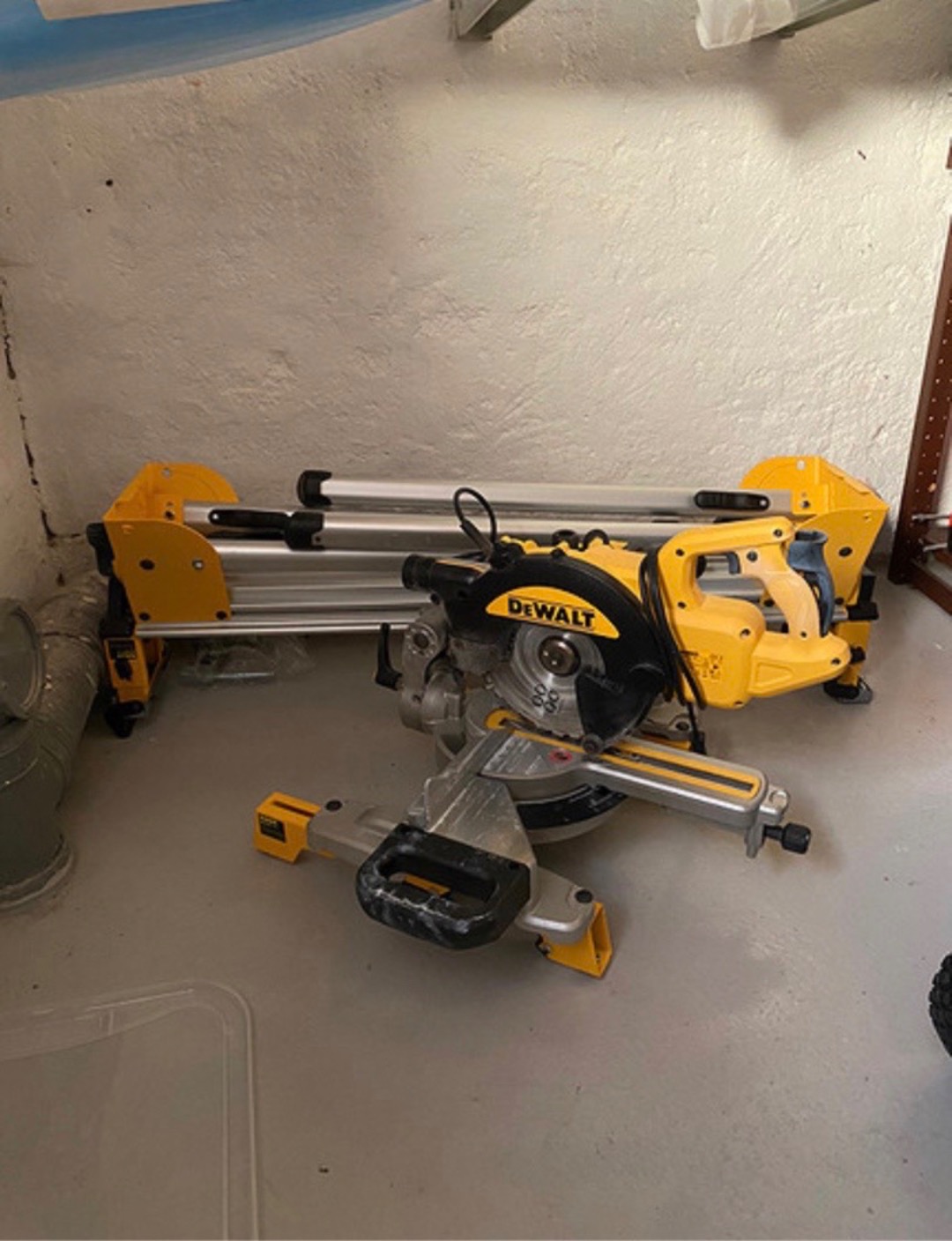 Dewalt kapp og gjærsag med stativ