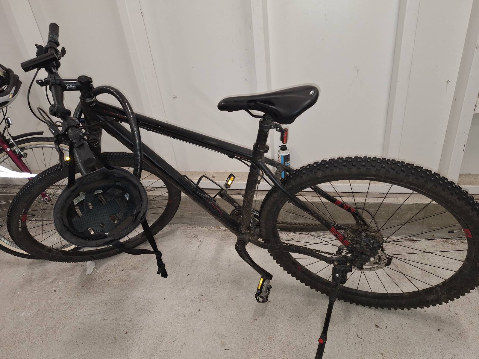 Jollekin maastpyöräpyörä vuokrattavaksi