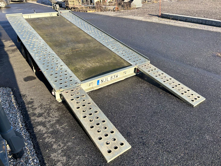 Biltrailer winsch låg lastvinkel 2700kg lastar 2134kg westbay