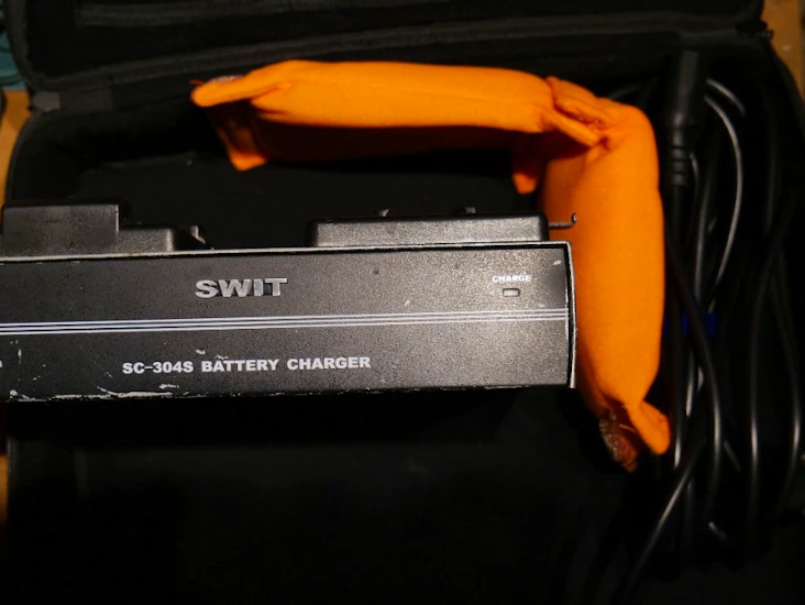 V-mount lader vlock lader