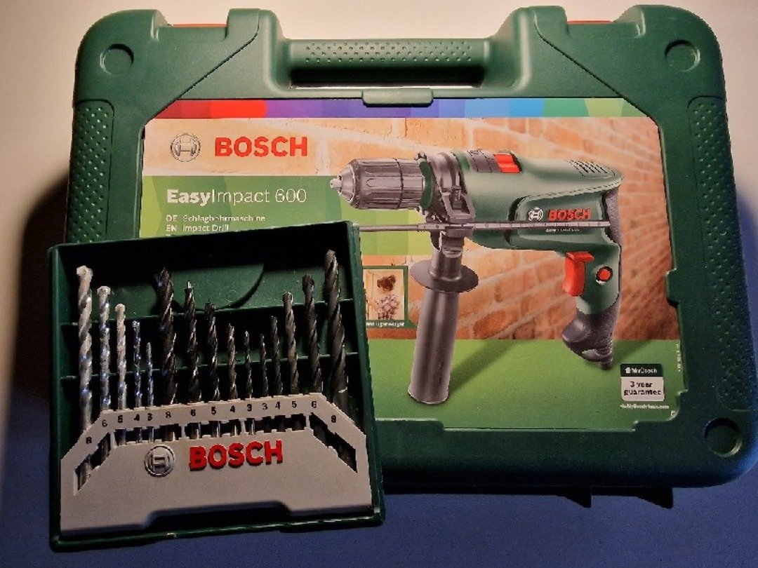 Bosch slagborrmaskin inkl. borrsats