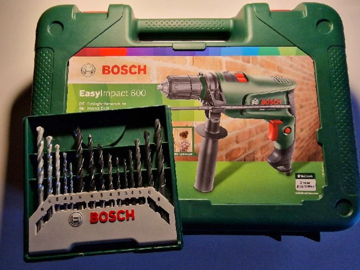 Bosch slagborrmaskin inkl. borrsats