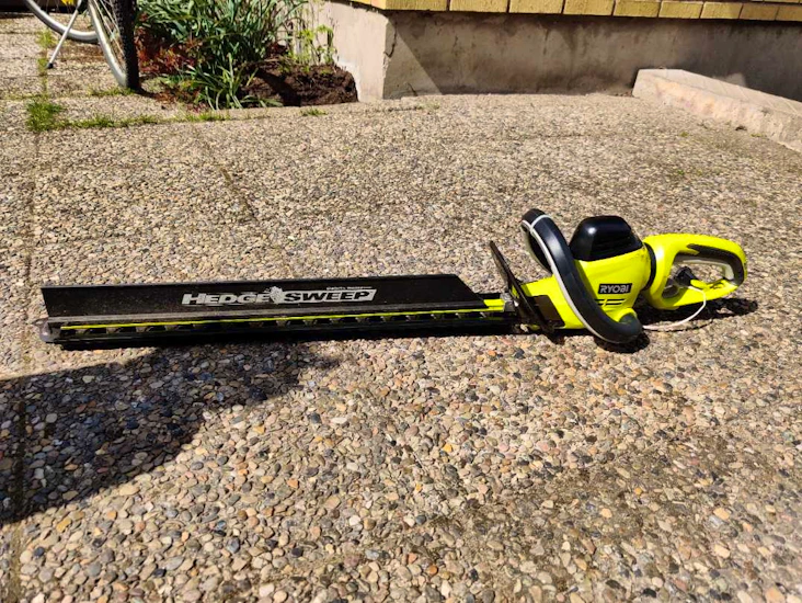 Kraftfull häcksax för svåra buskar!