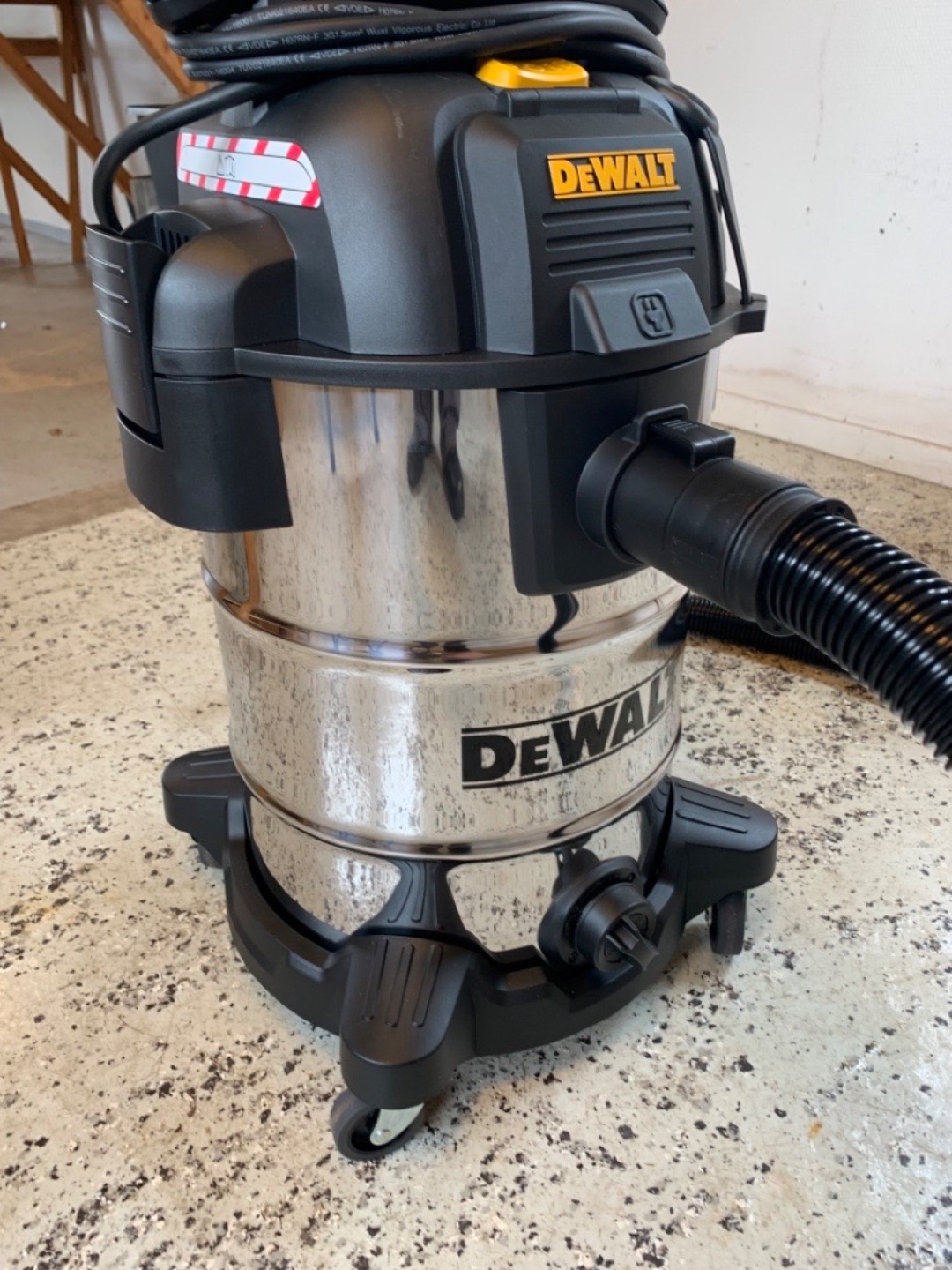 Dewalt 30l 1050w