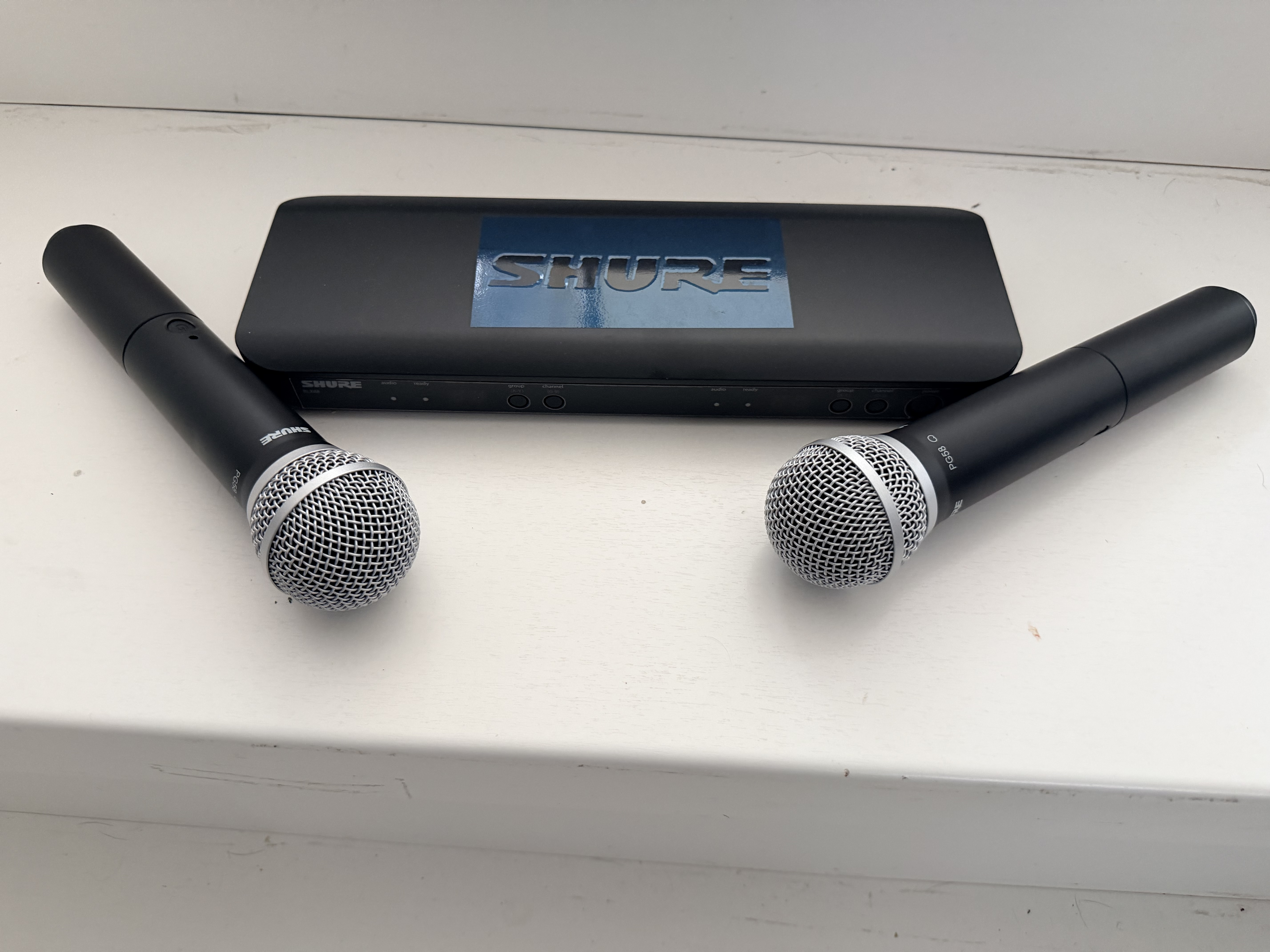 Dubbla trådlösa shure pg 58 mikrofoner 