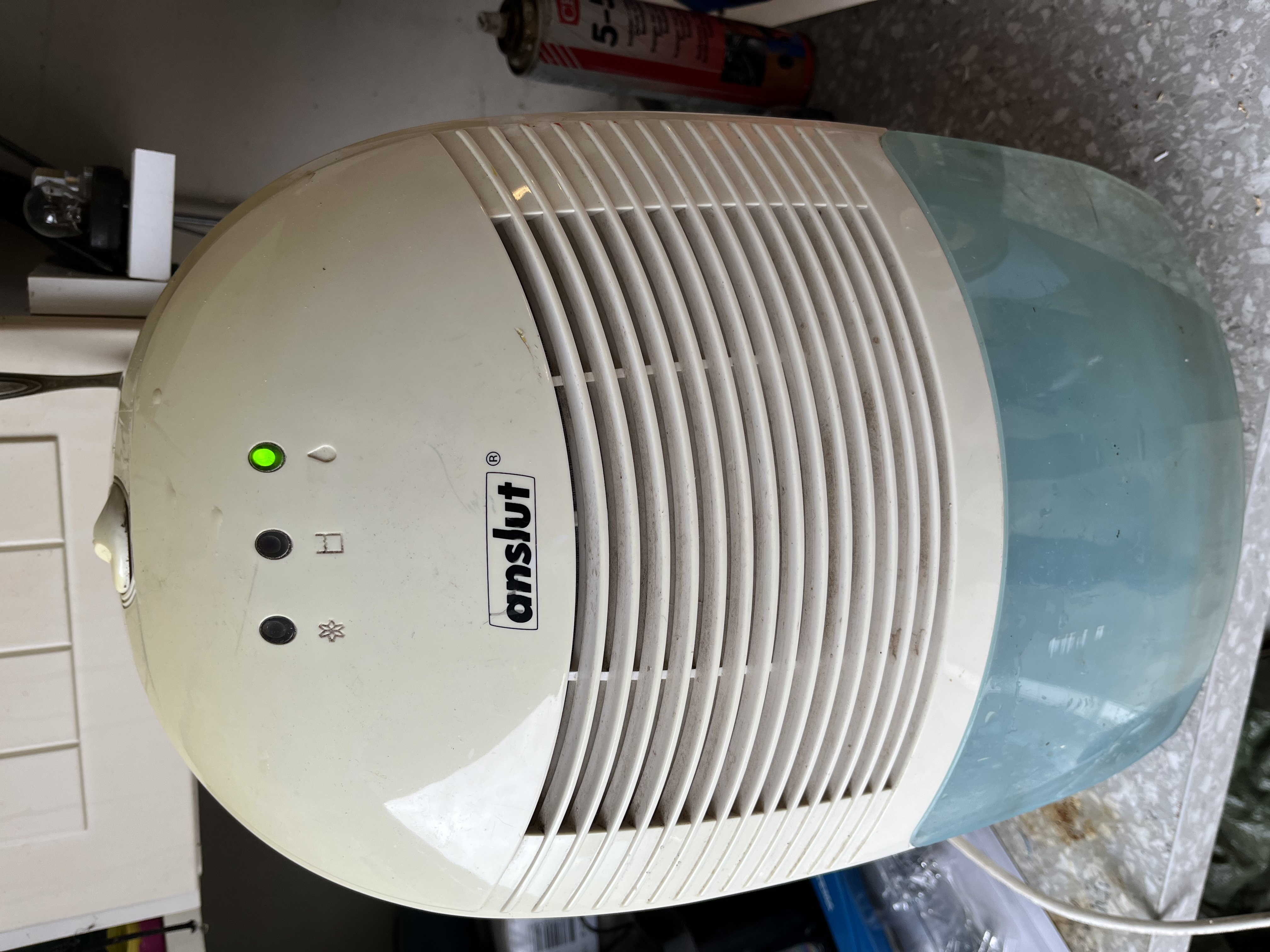 Smidig avfuktare (10l/dygn) – perfekt för källare, tvättstuga eller badrum