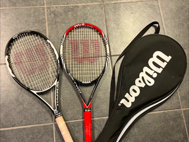 Två tennisracketar för vuxna