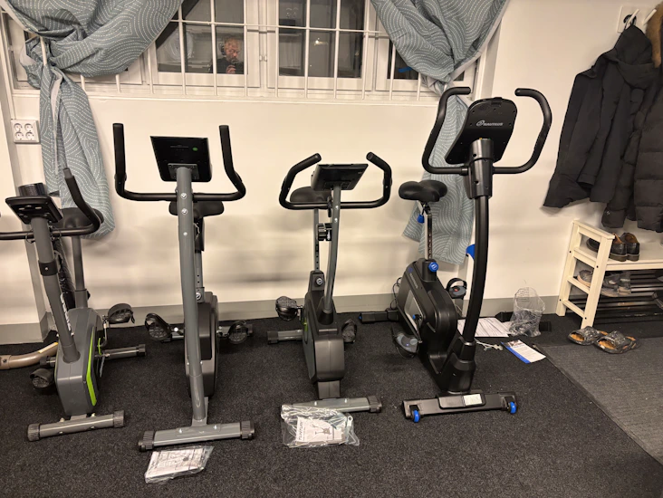 Rehabcykel med lågt insteg – stabil motionscykel för hemrehab