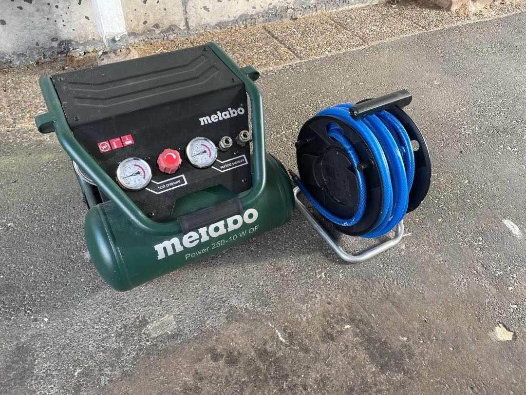 Kompressor med tillhörande slang från metabo