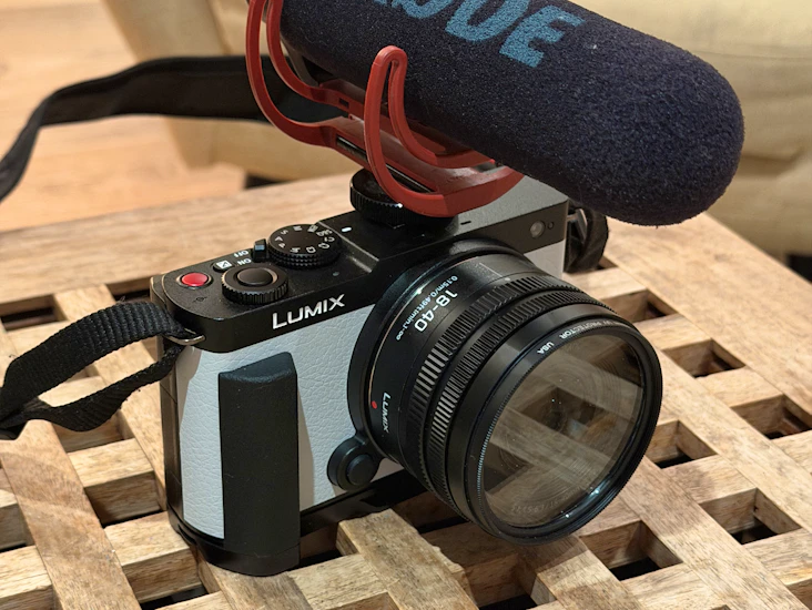 Lumix s9 + mic + 16-40mm lens