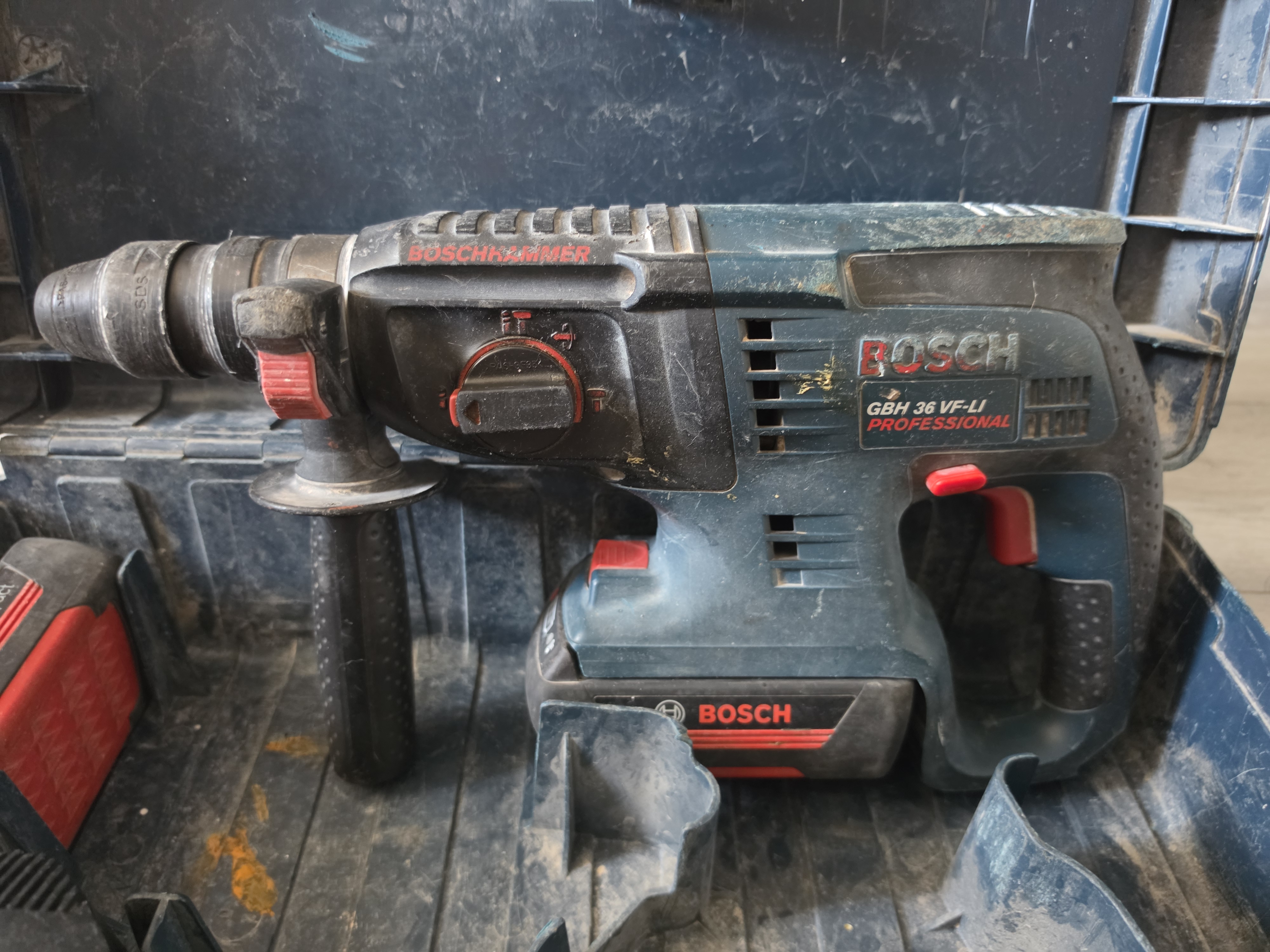 Heavy duty bosch professional 36v sds+ hammer drill kit (3x batteries)