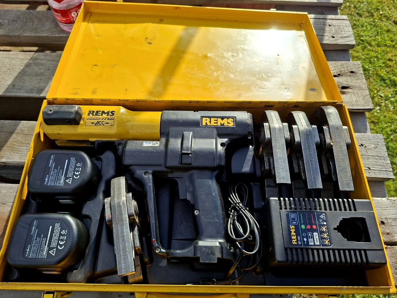 Rems akku-press acc med v-backar 15, 22, 28 och 35 mm