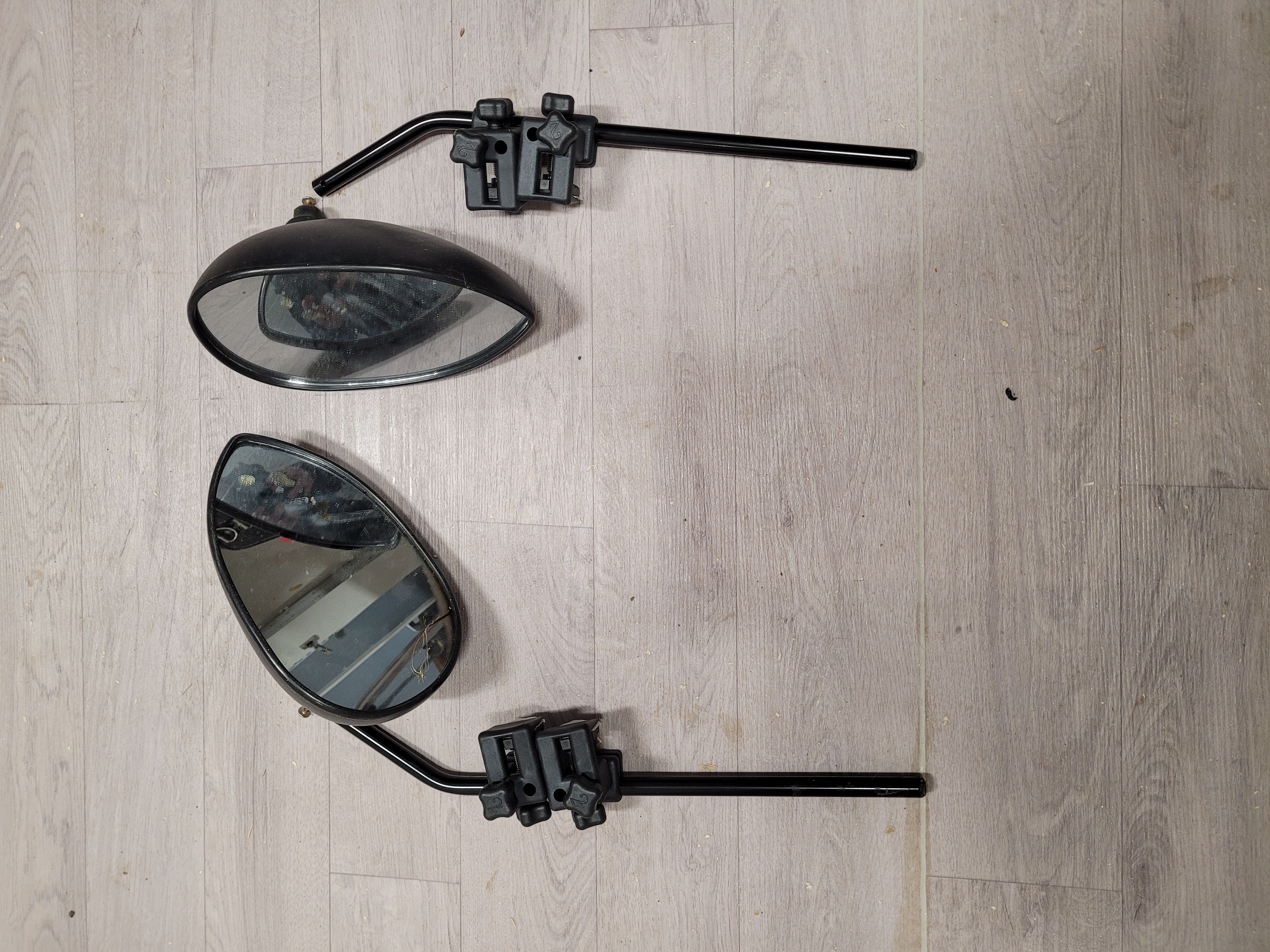 Husvagnsspeglar mellan