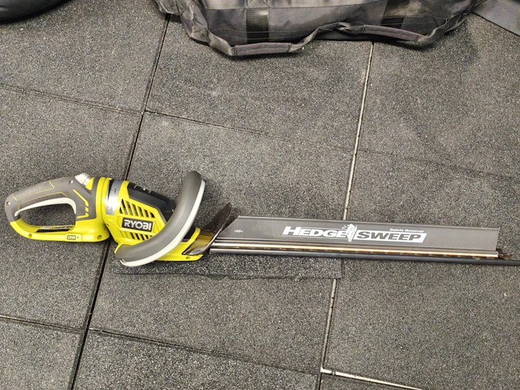 Häcksax ryobi oht1855r