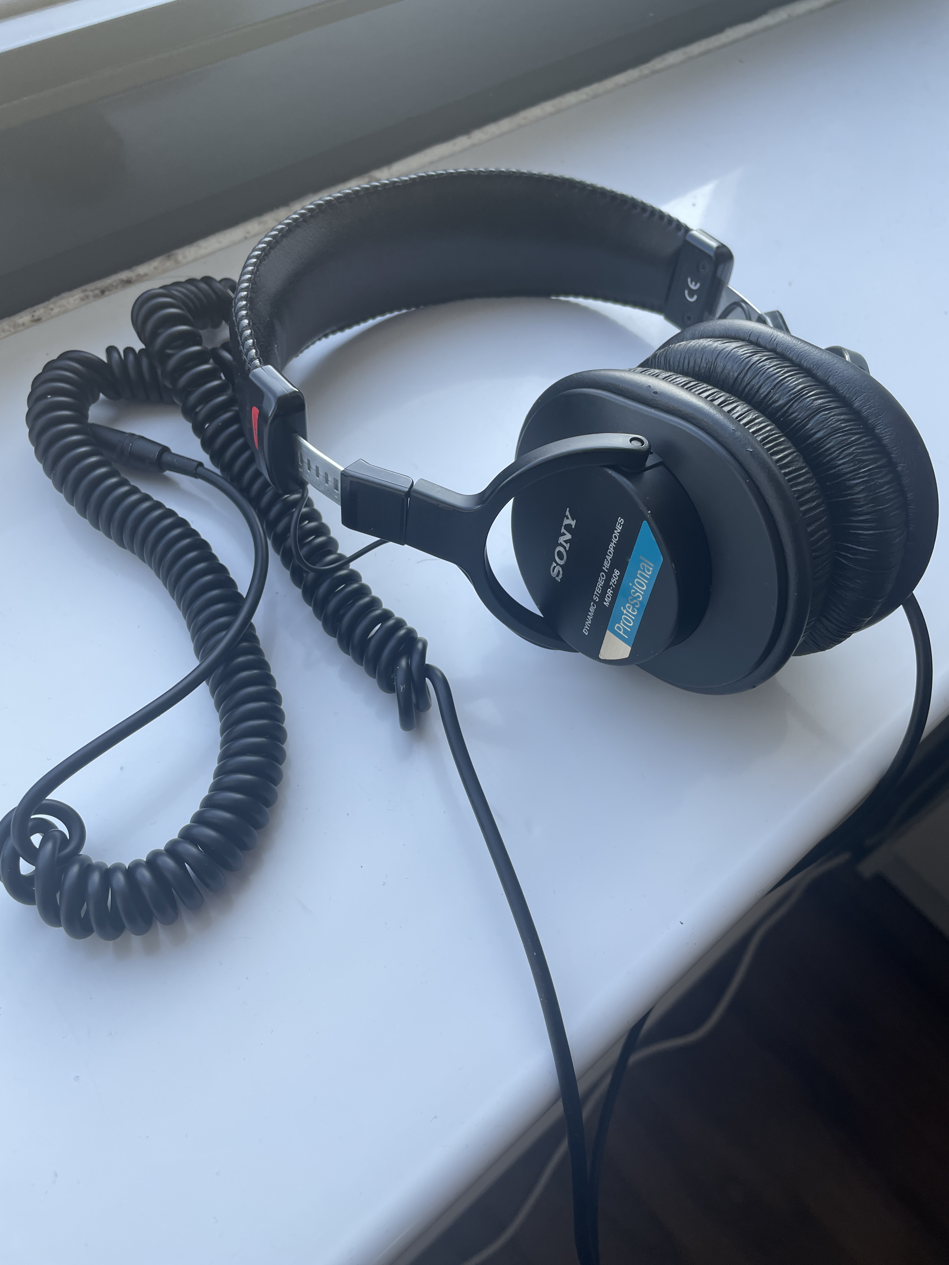 Sony mdr 7506 monitoring headphone 