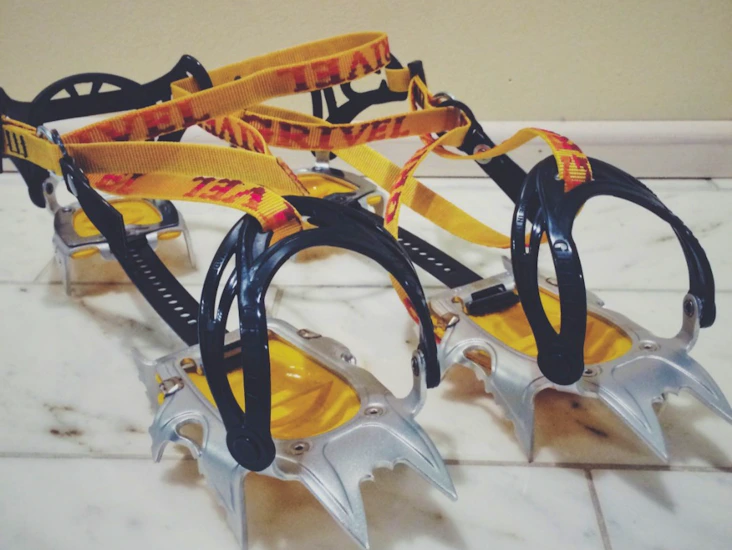 Jääraudat vaelluskenkiin/lumilautamonoihin