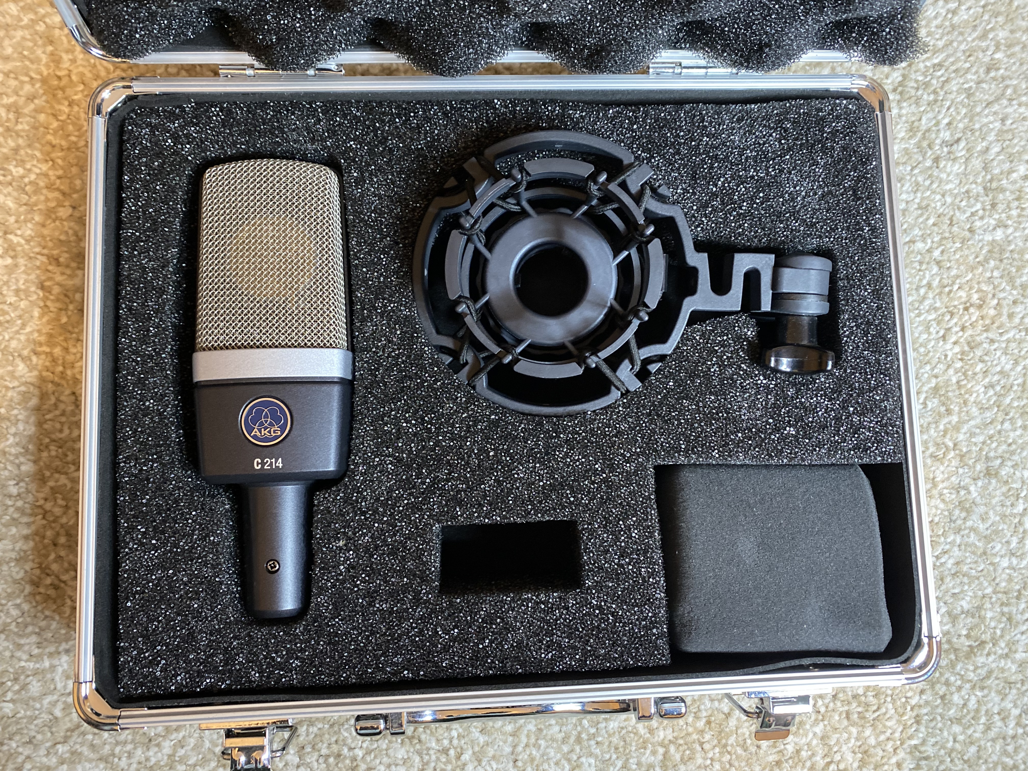Akg c214 - professional condenser microphone