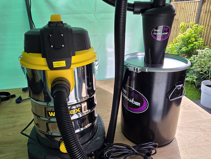 Woodwork cyclonic dust extractor system with power take off to sync tools