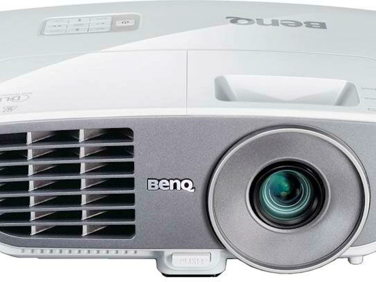 Projektor 2000 lumen i benq w1060 (frakt möjlig)