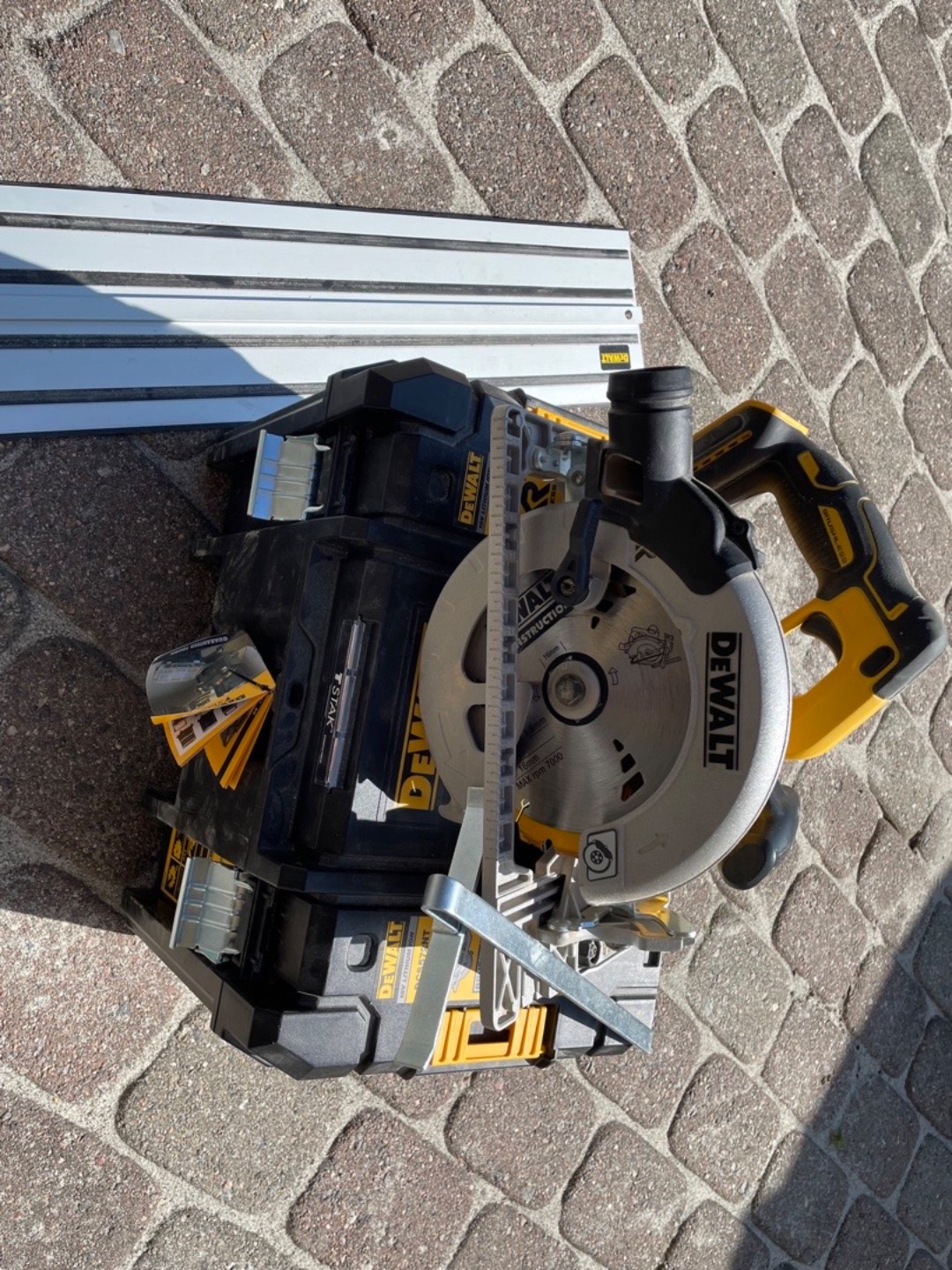 Dewalt dcs572nt