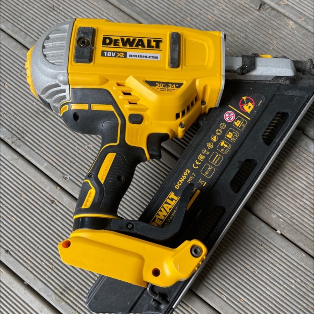 Spikerpistol dewalt dcn 692