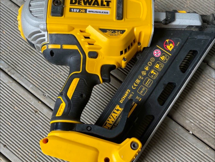 Spikerpistol dewalt dcn 692