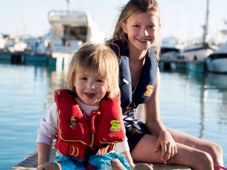 Oppblåsbar redningsvest til små barn