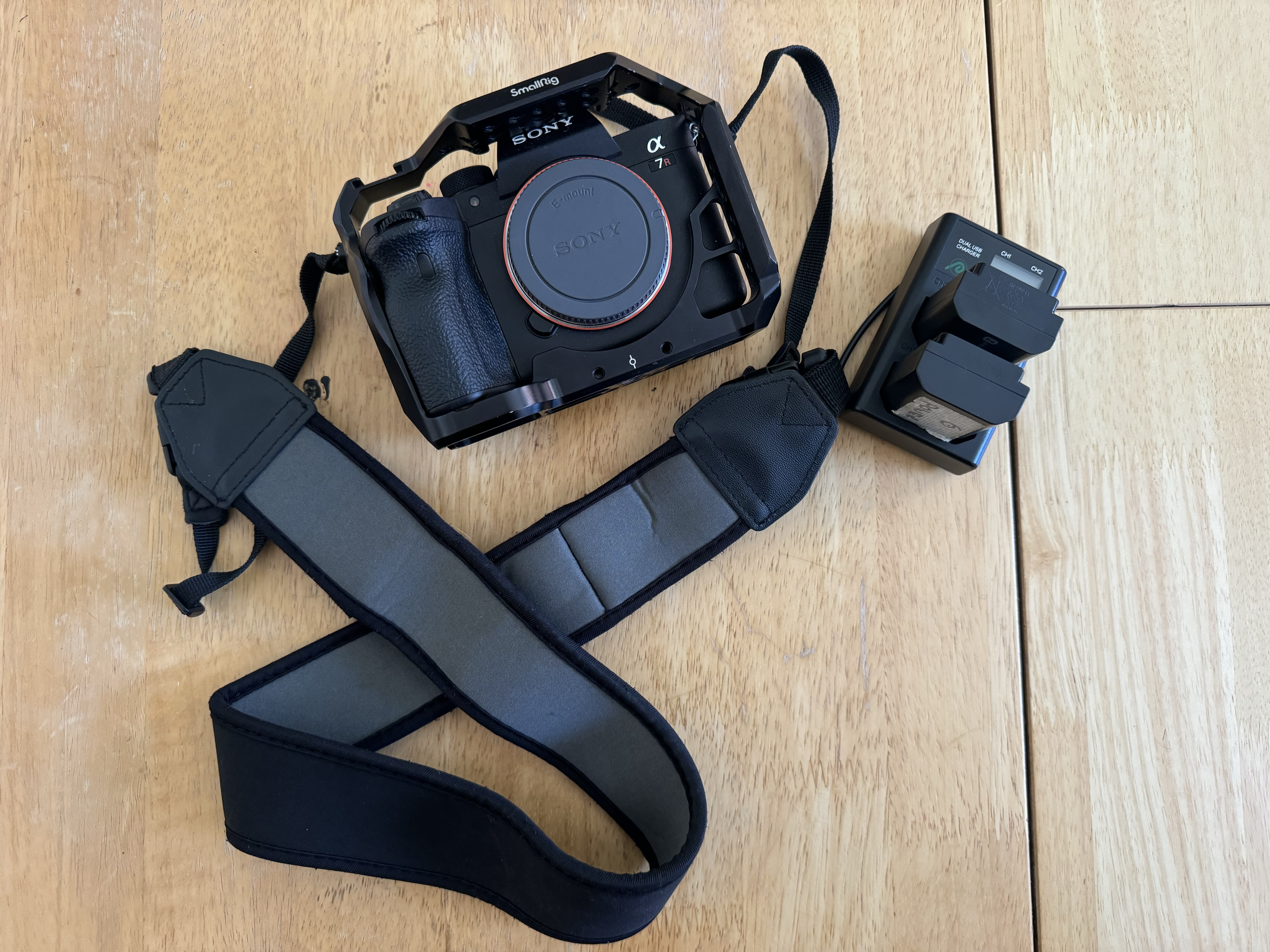 Sony a7r iv mirrorless camera body + 2 batteries + charger + smallrig cage