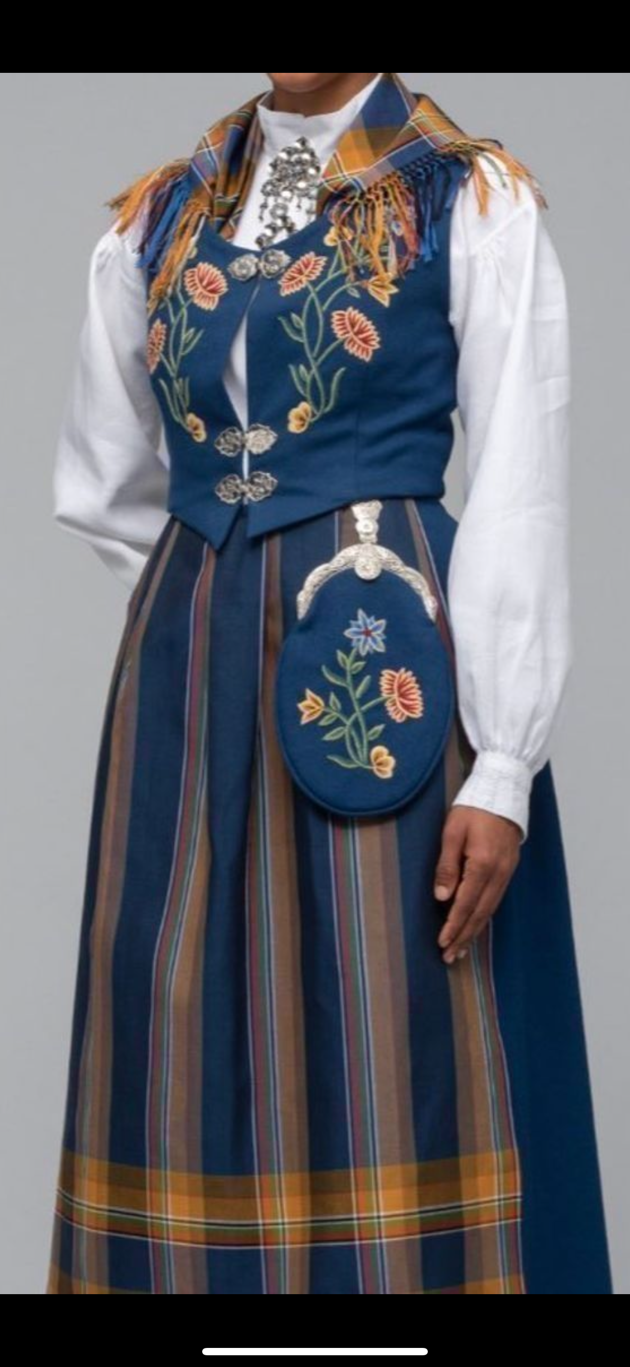 Blå nordlandsbunad (med sko om ønskelig)