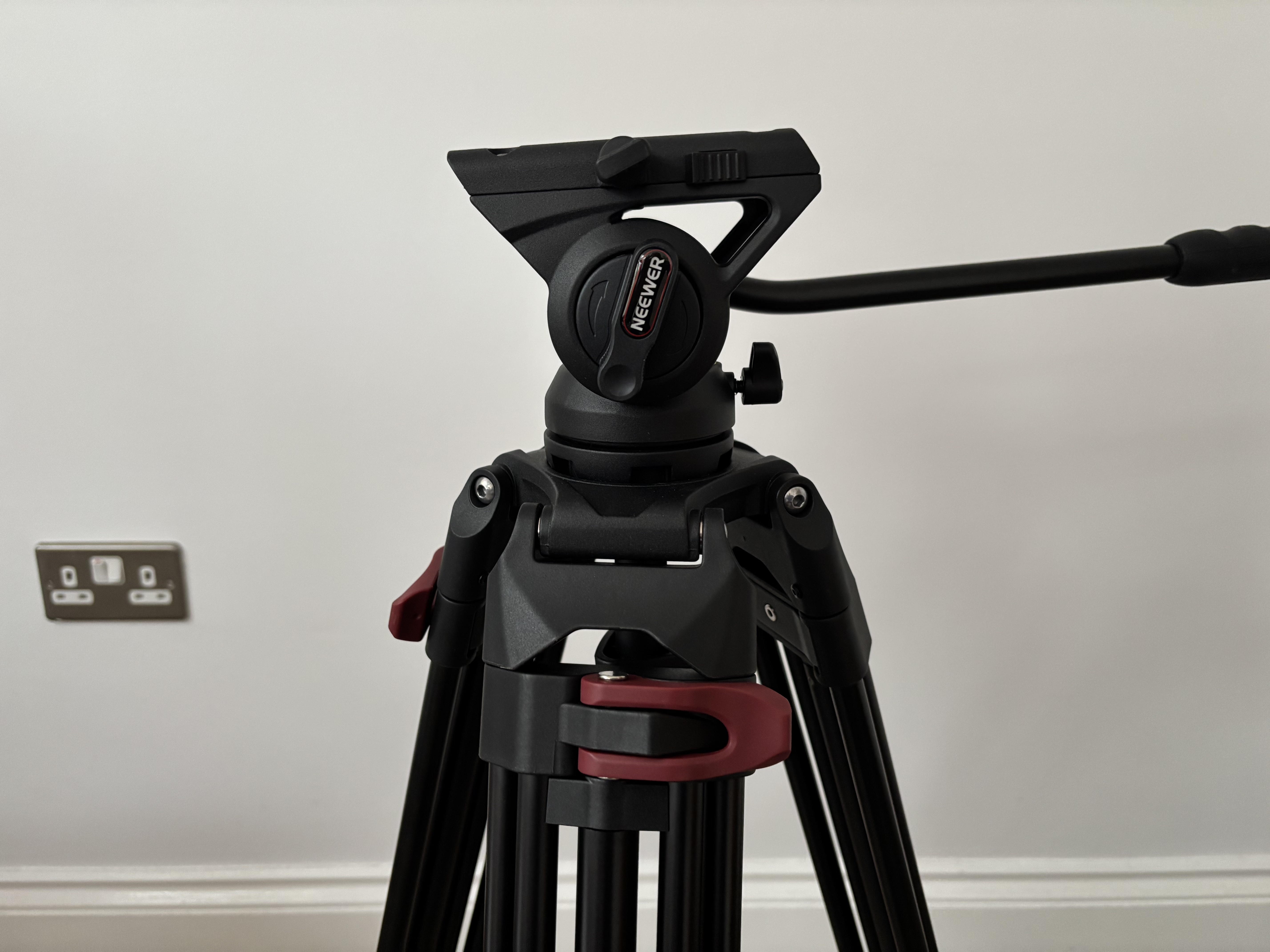 Neewer 74" pro video tripod