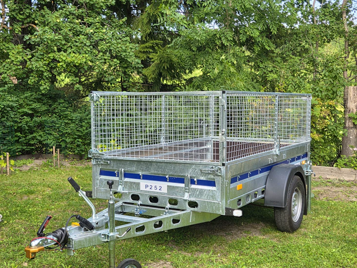 Tippbar, bromsad släpvagn med galler 1200 kg! (stora vika, ösmo, nynäshamn)