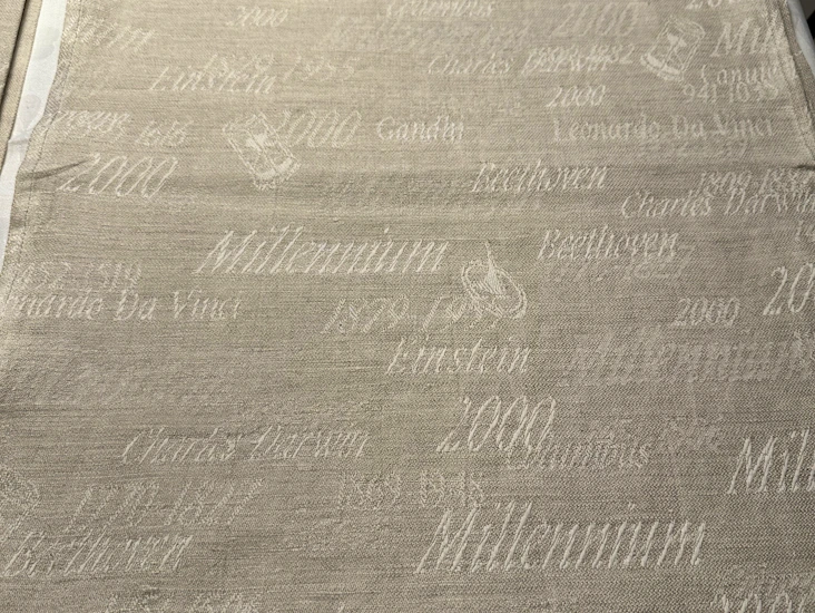 Hyra duk & servetter med millennium-mönster – för en god sak (och några skratt)!