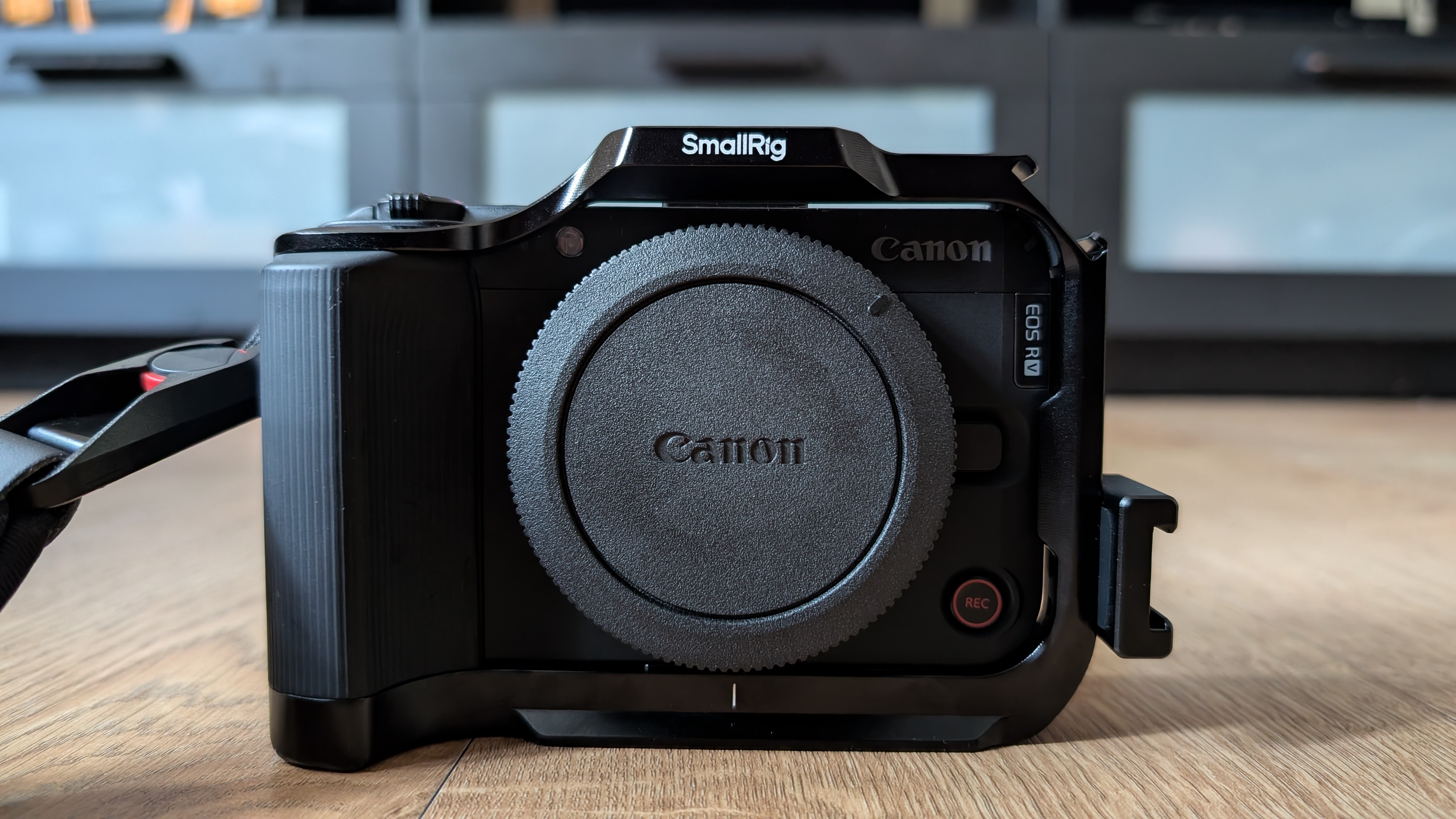 Canon eos r50 4k camera body + cage & 2x batteries