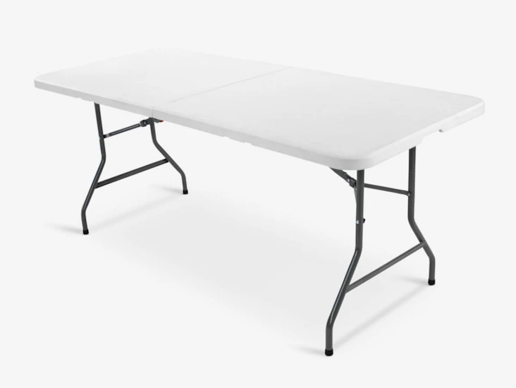 2 ihopfällbara bord samt 6 klappstolar