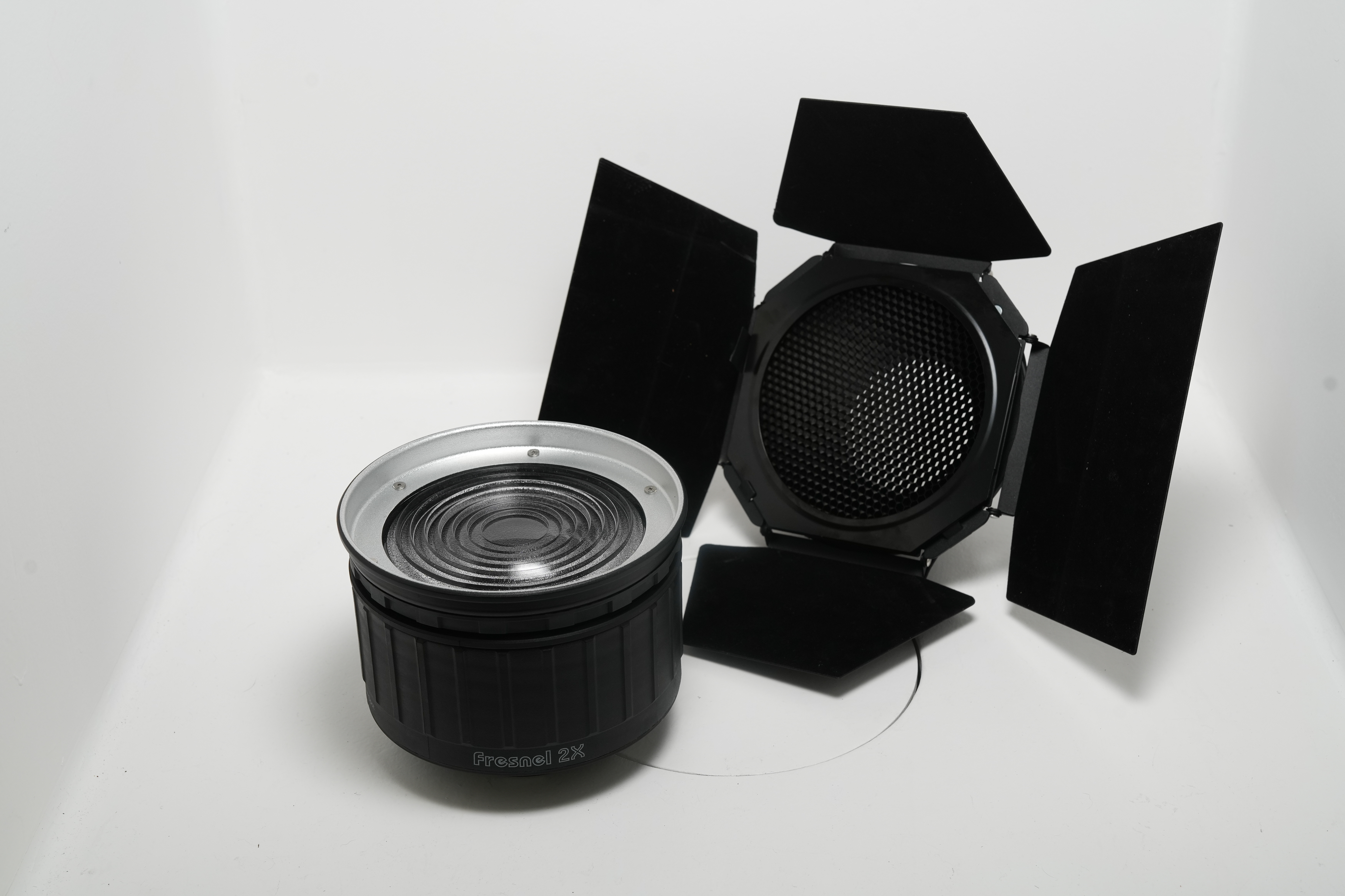 Aputure 2x fresnel attachment and barn door