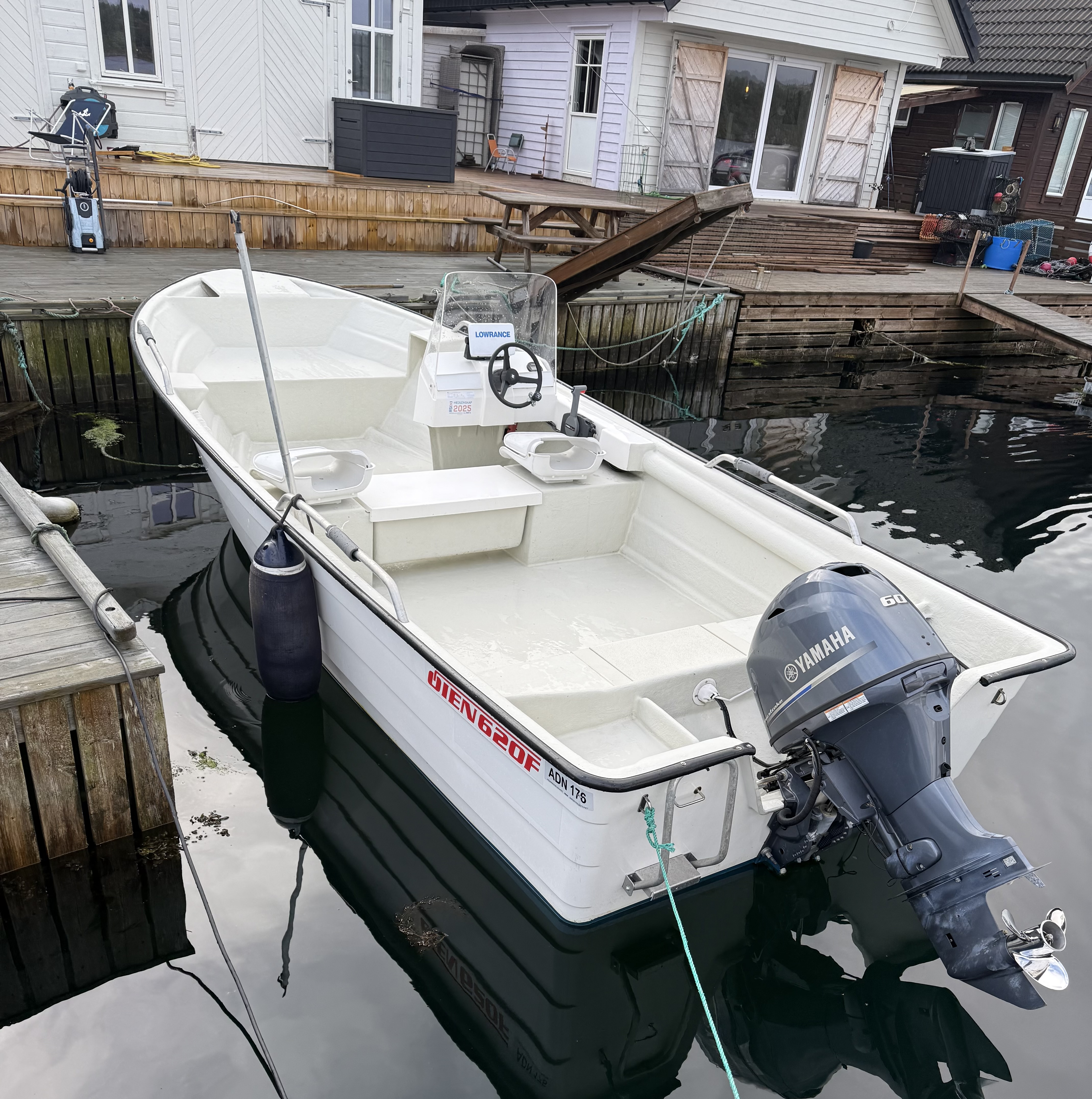 Øien 620f med 60 hk yamaha