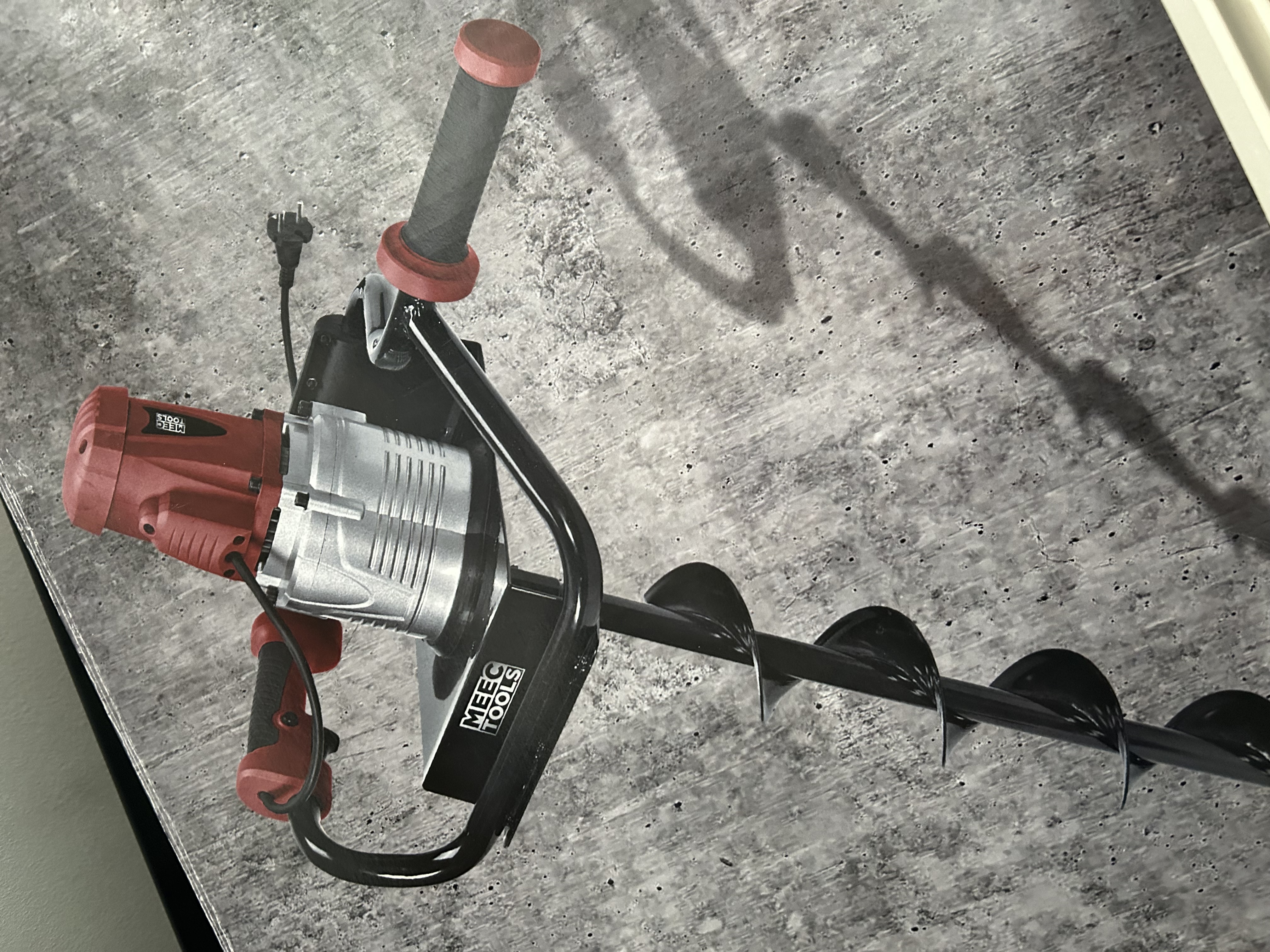 Jordborr med två borrstorlekar