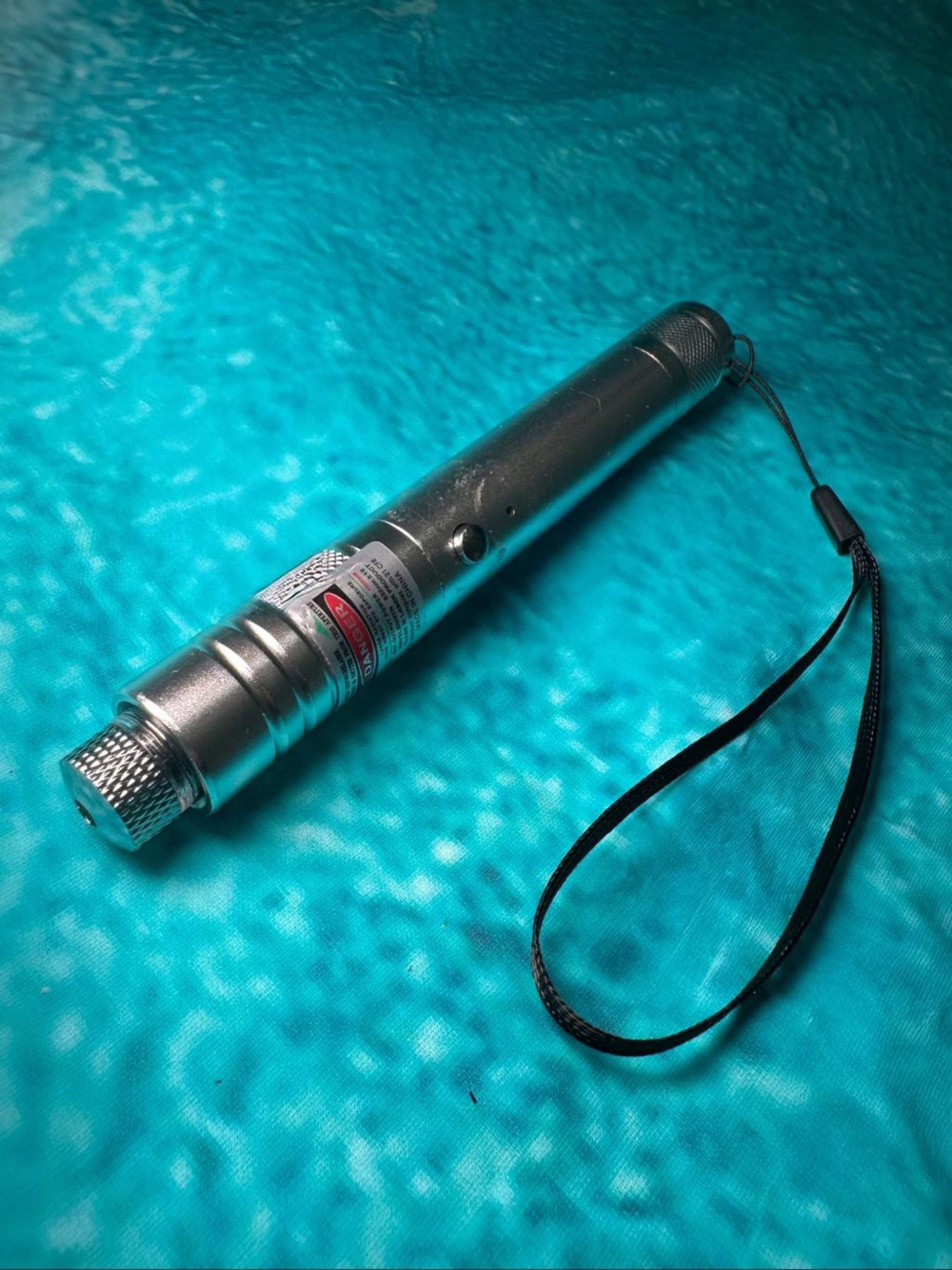 Rechargeable laser pointer flash light