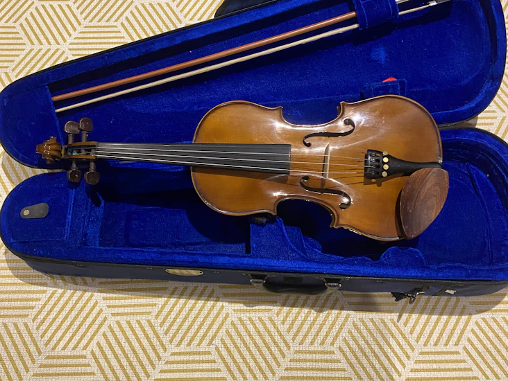 Stentor 4/4 student violin inc. shoulder rest
