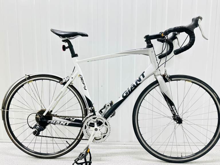 Dx giant defy size/l super lightweight road bike st gears 700c wheels.