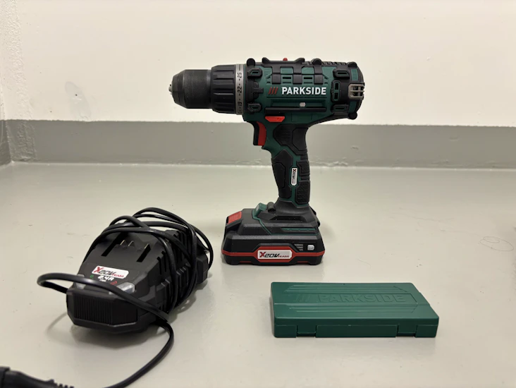 Akkuporakone + terät