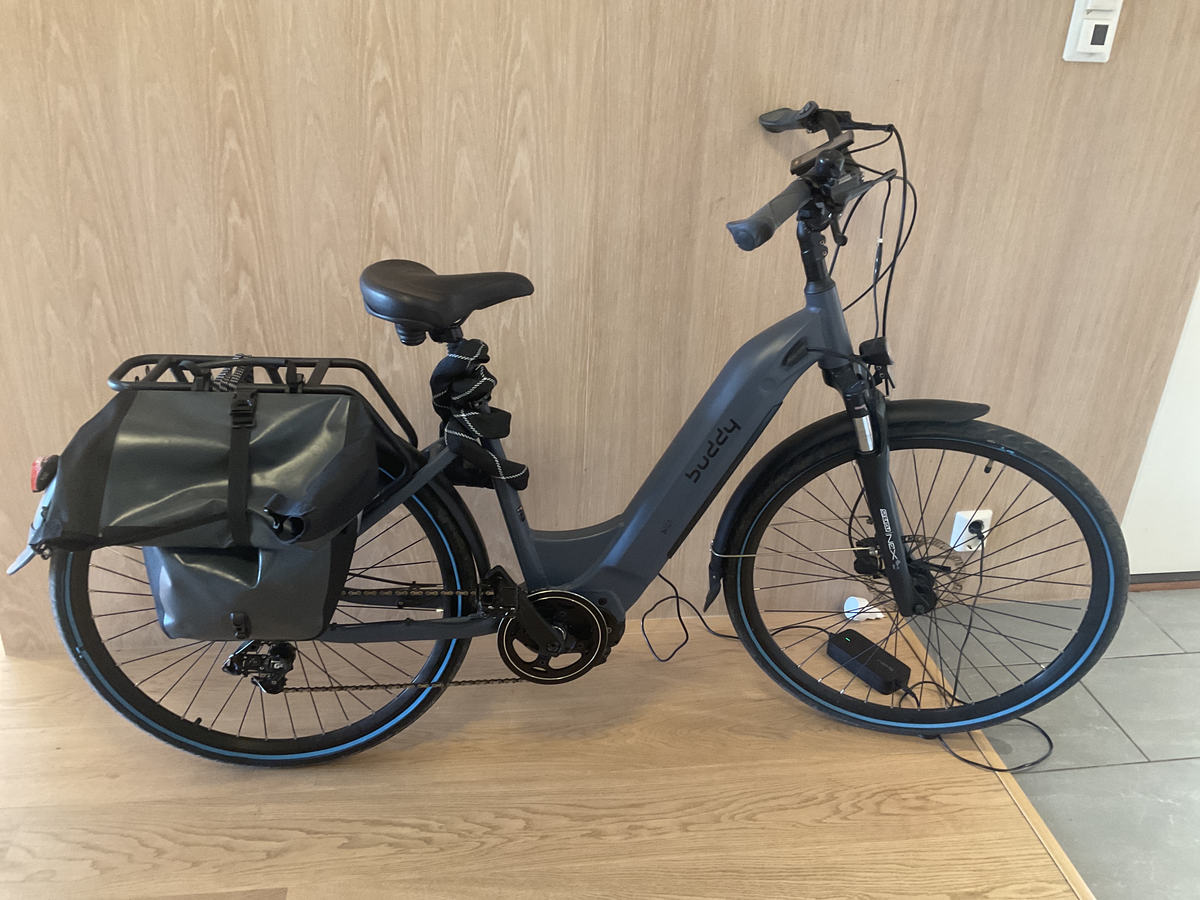 Buddy el sykkel med sykkelveske og lås