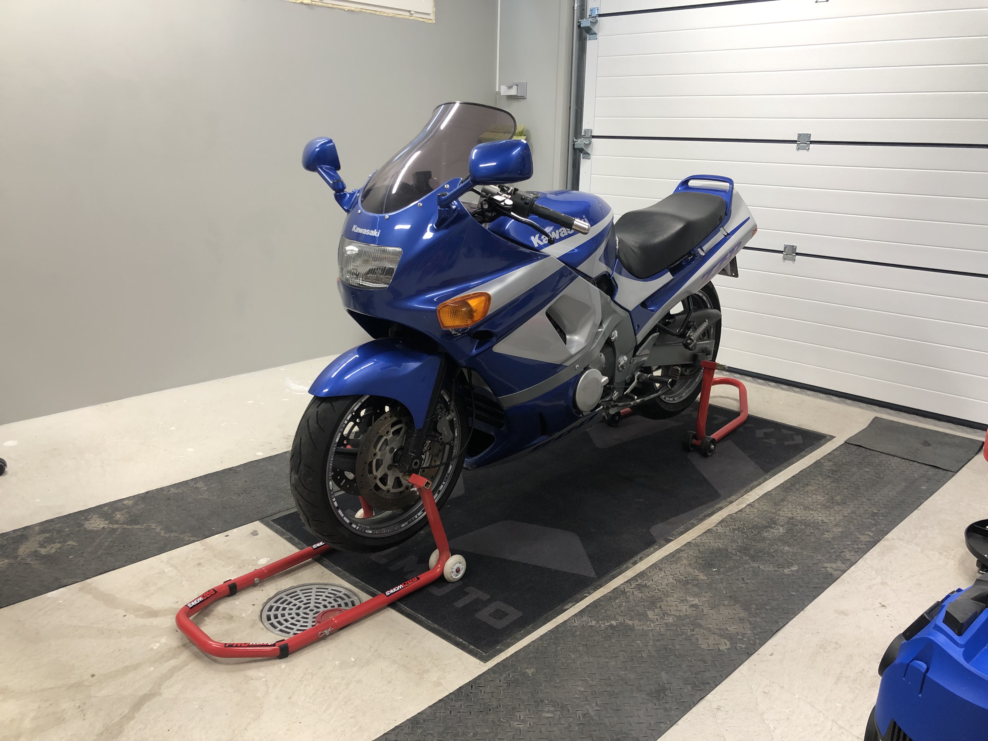 Huoltopukit eteen & taakse