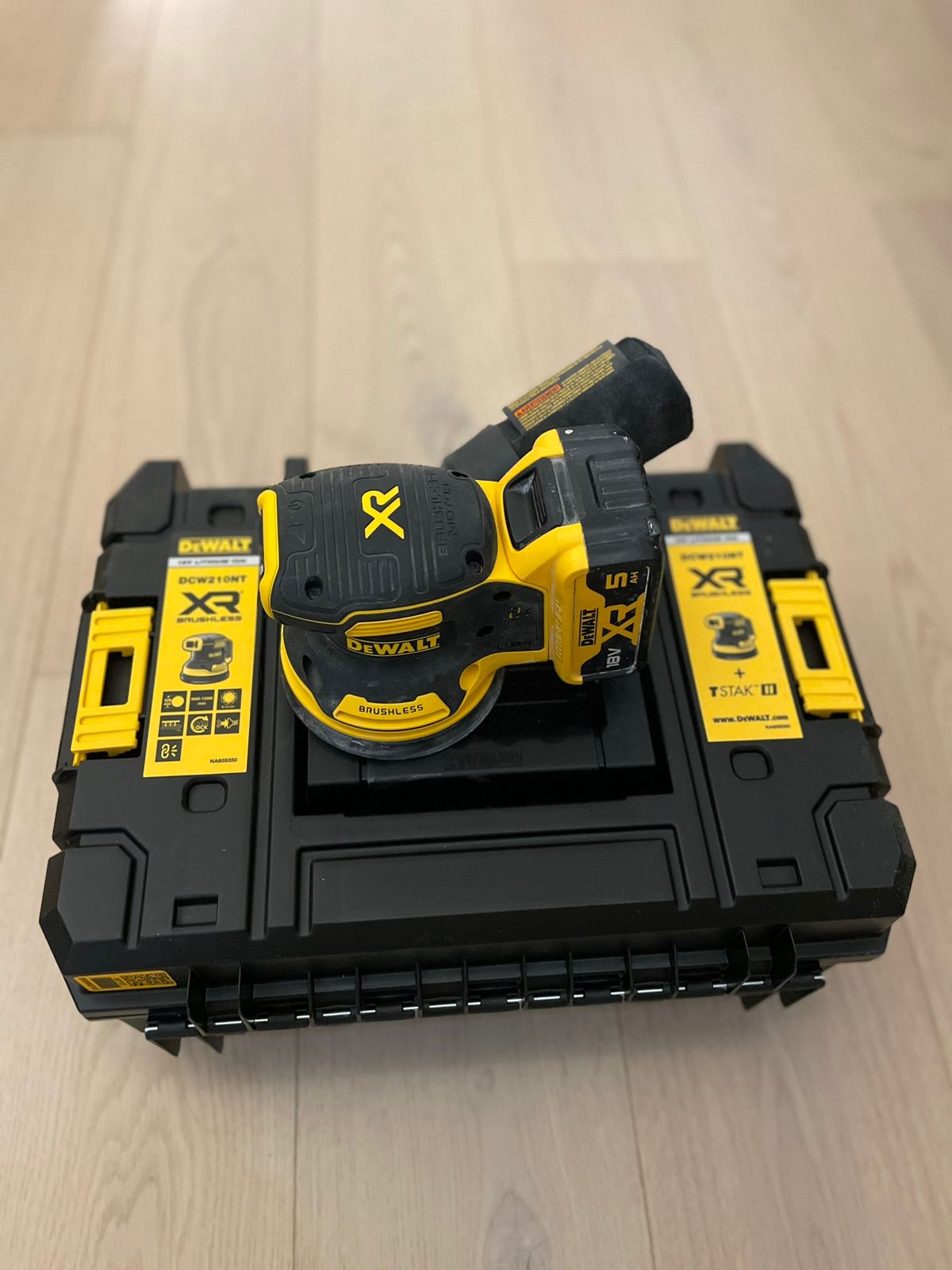 Dewalt xr 18v eksentersliper – kraftig, presis og enkel å bruke